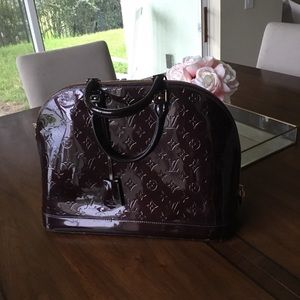 Louis vuitton hand bag